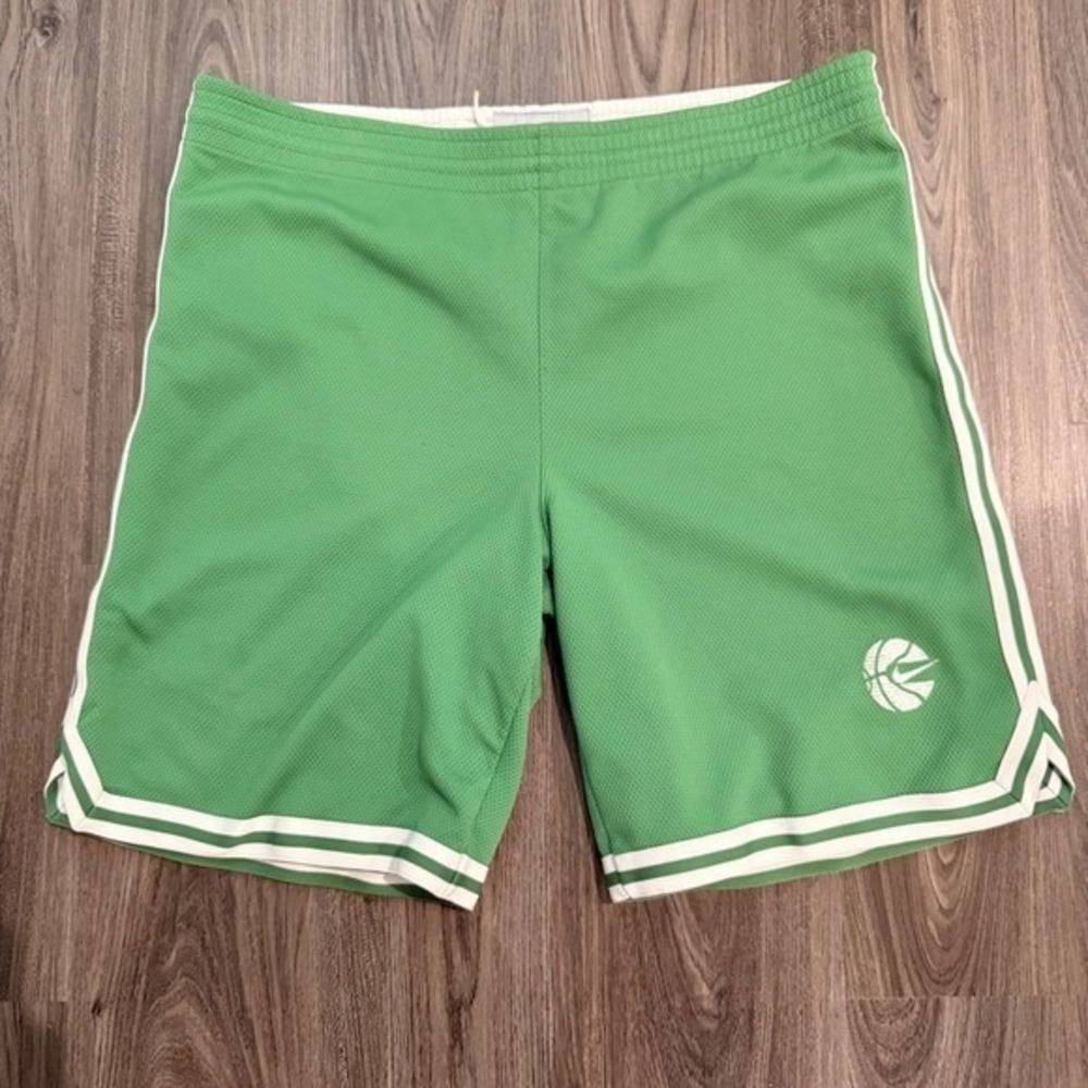 Nike Reversible Basketball Shorts Men Green White Mesh Athletic 2XL - Picture 2 of 7